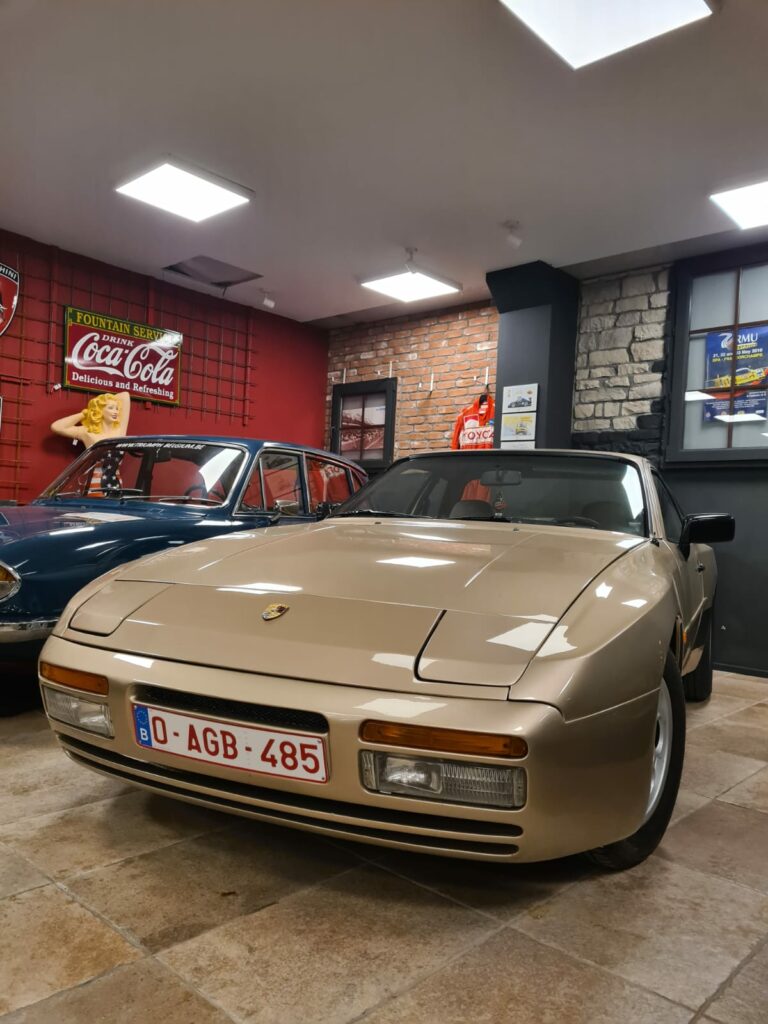 Photo d’illustration du véhicule PORSCHE 944