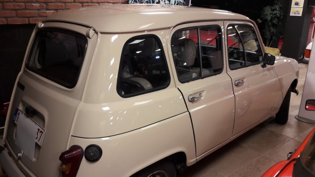 Photo d’illustration du véhicule RENAULT 4TL