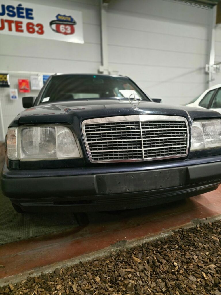 Photo d’illustration du véhicule MERCEDES BENZ 250 TD