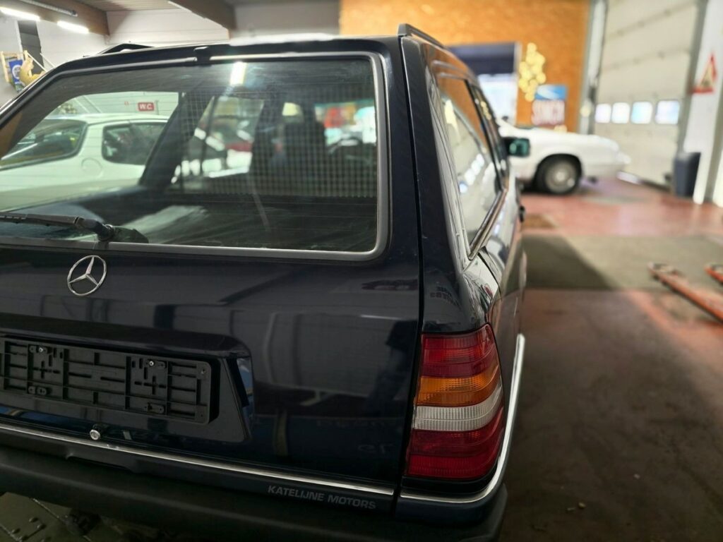 Photo d’illustration du véhicule MERCEDES BENZ 250 TD