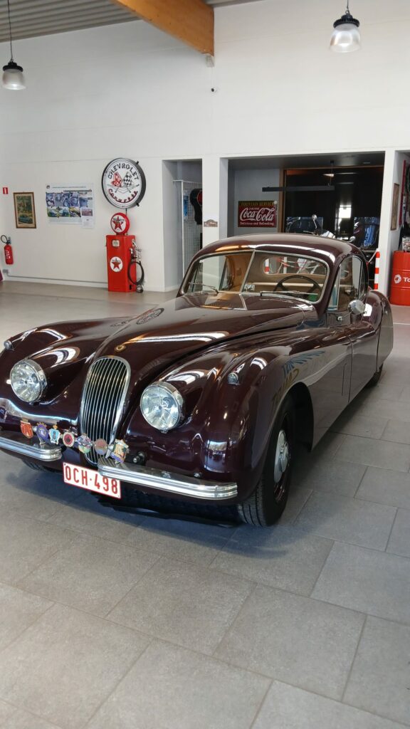  JAGUAR XK120 FHC 