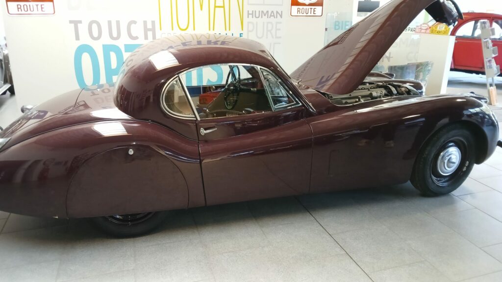 Photo d’illustration du véhicule JAGUAR XK120 FHC 