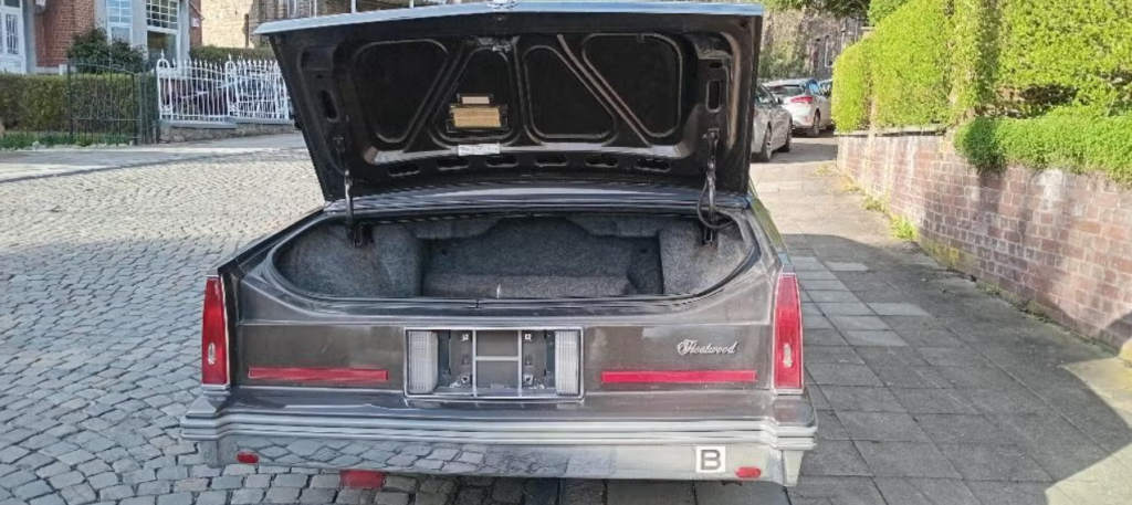 Photo d’illustration du véhicule CADILLAC DEVILLE Fleetwood 4.1