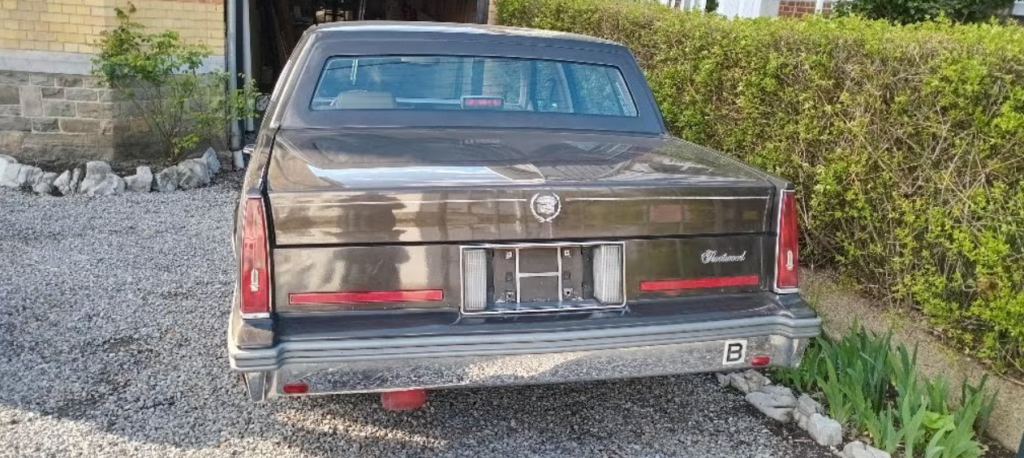 Photo d’illustration du véhicule CADILLAC DEVILLE Fleetwood 4.1