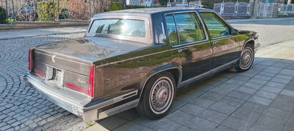 Photo d’illustration du véhicule CADILLAC DEVILLE Fleetwood 4.1