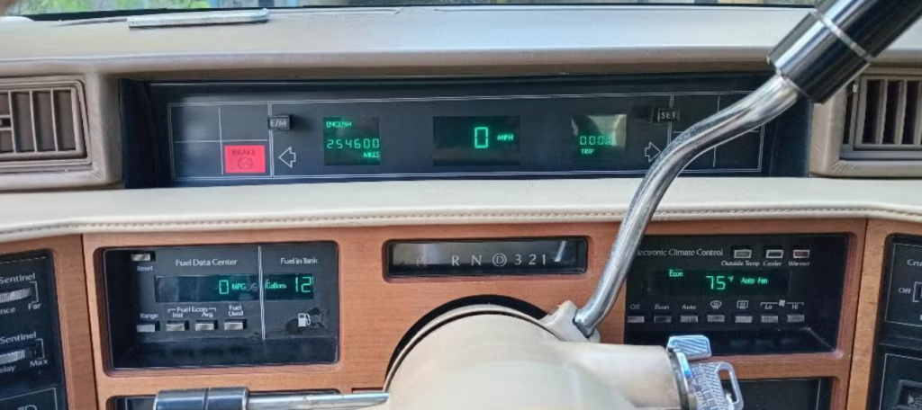 Photo d’illustration du véhicule CADILLAC DEVILLE Fleetwood 4.1