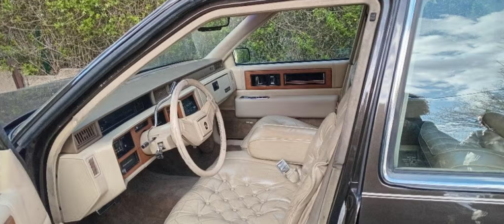 Photo d’illustration du véhicule CADILLAC DEVILLE Fleetwood 4.1