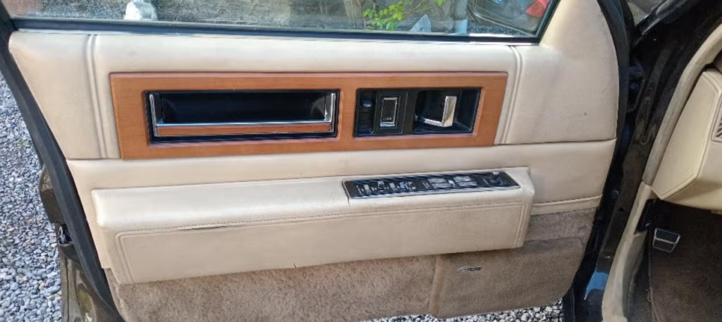 Photo d’illustration du véhicule CADILLAC DEVILLE Fleetwood 4.1