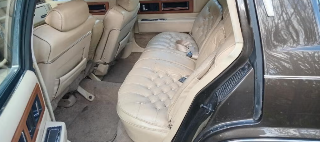 Photo d’illustration du véhicule CADILLAC DEVILLE Fleetwood 4.1