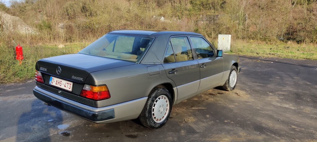 Photo d’illustration du véhicule MERCEDES 300 E-4MAT