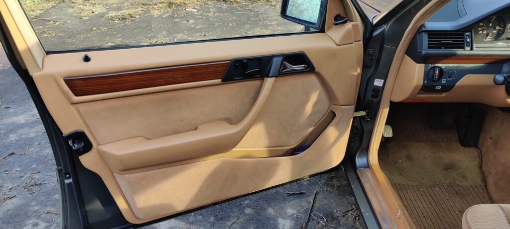 Photo d’illustration du véhicule MERCEDES 300 E-4MAT