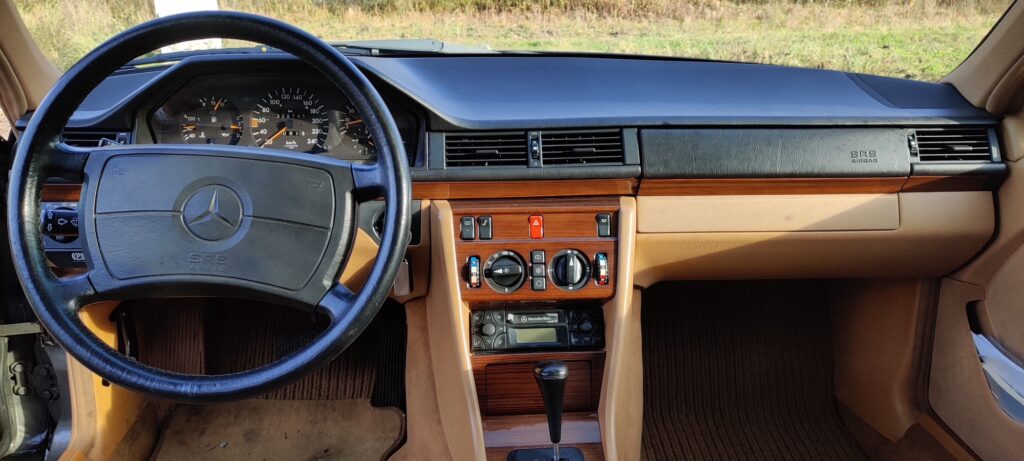 Photo d’illustration du véhicule MERCEDES 300 E-4MAT