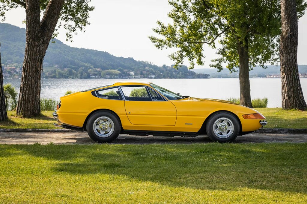  FERRARI 365 GTB/4 Daytona